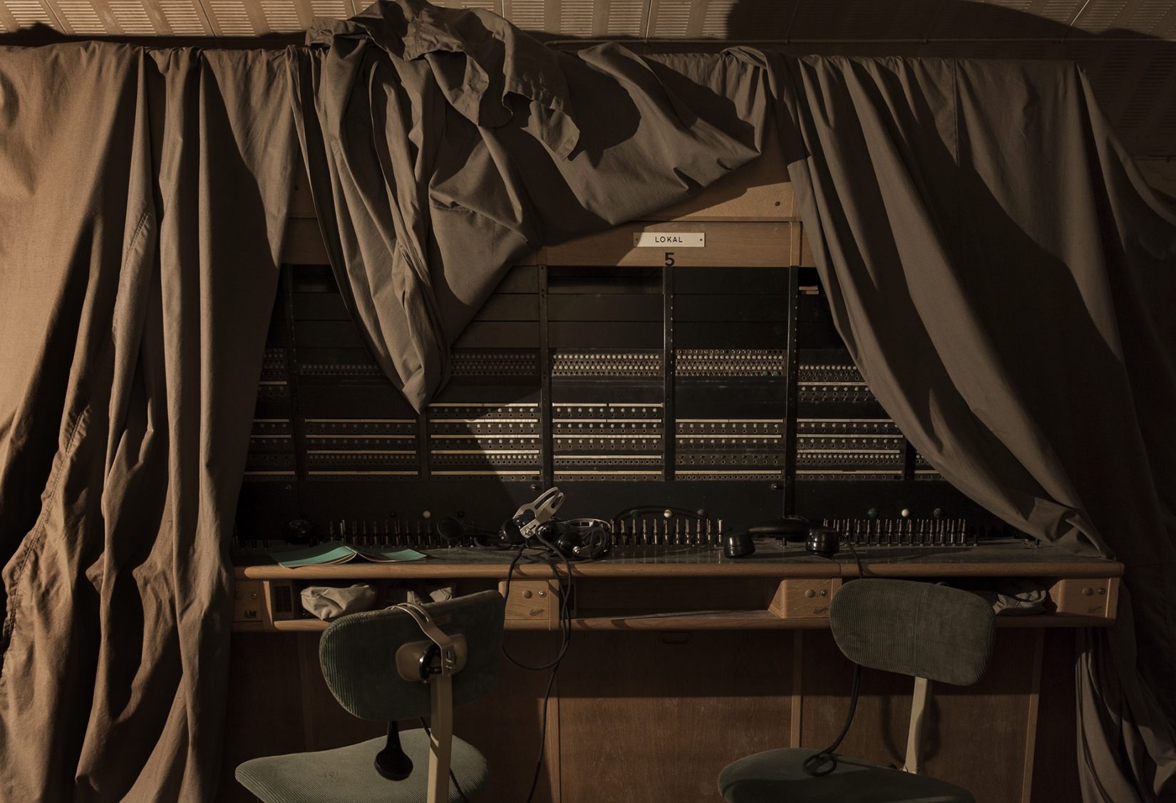 Bild av verket The Blood of Stars av konstnärsduon Raqs Media Collective