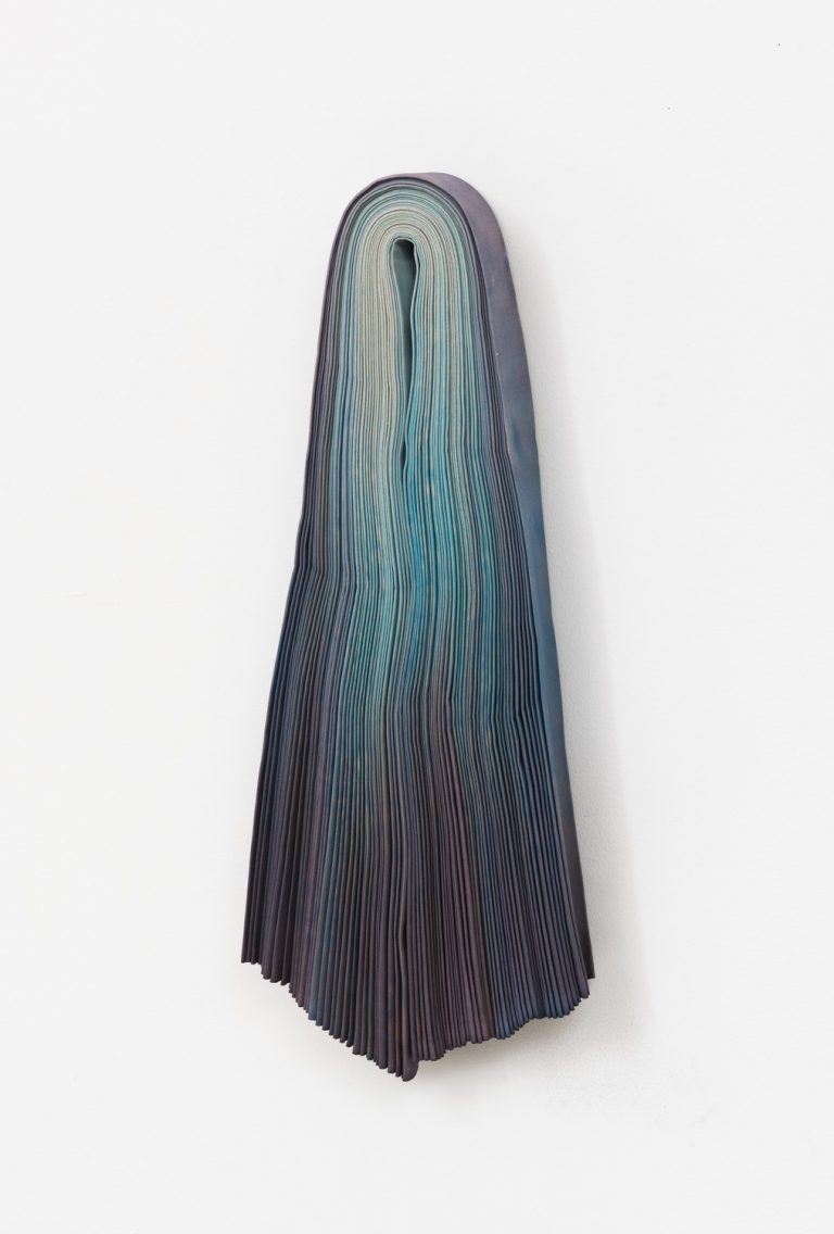 Konstnär: Charlotte Walentin, Titel: Blue 5, 2020, 80x48x10 cm, Foto: Paul Kokamägi