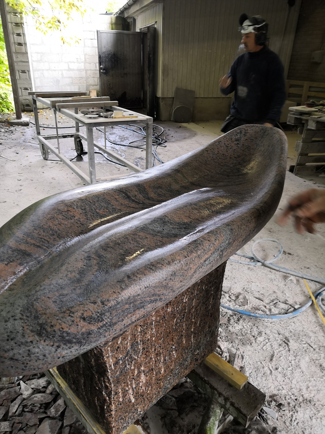 En stenskultur i form av en tunga