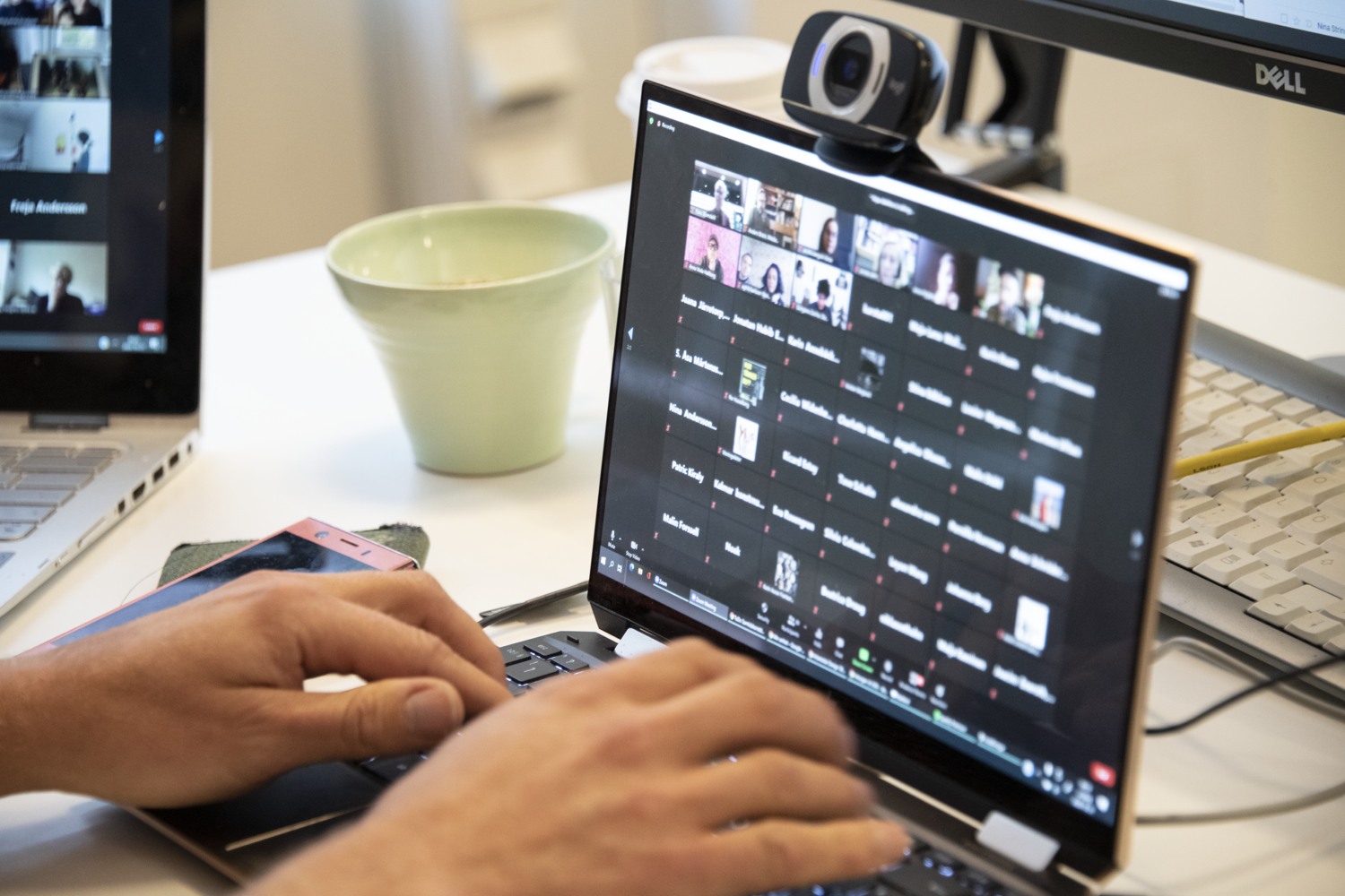 ett digitalt möte pågår