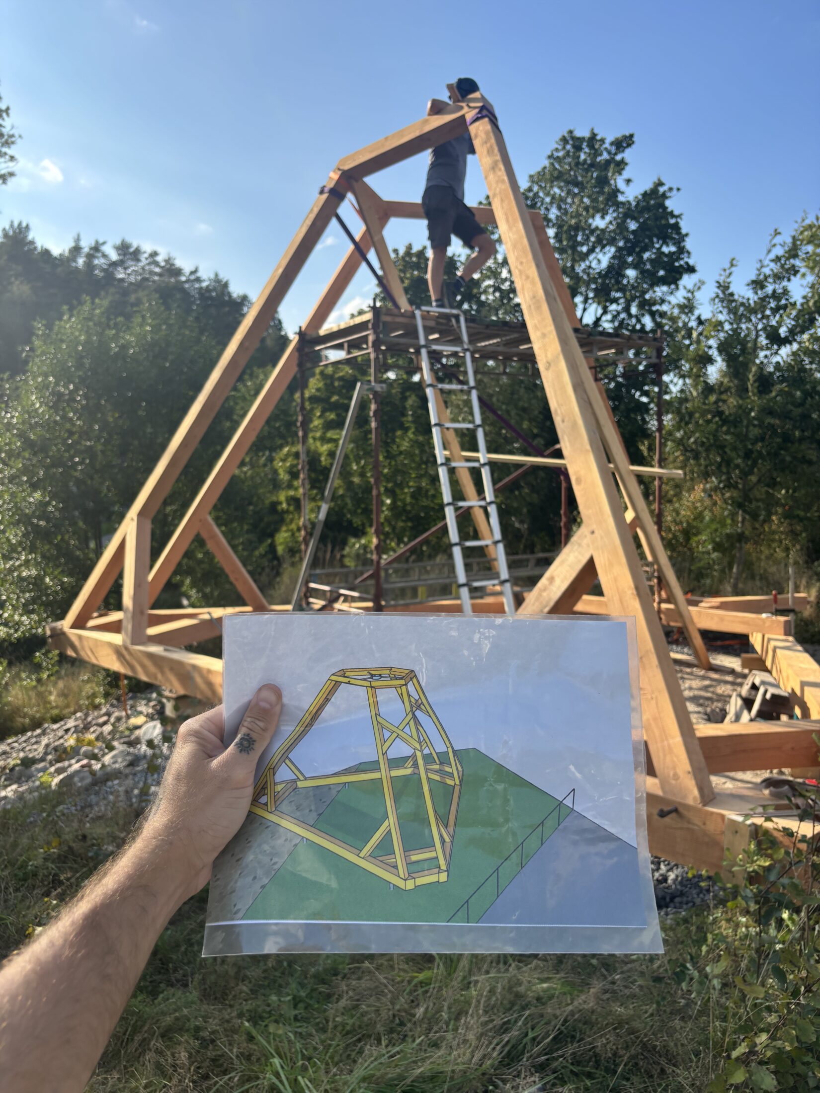 Träskulptur och skiss