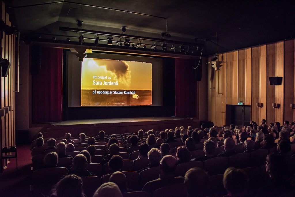 Filmvisning. Sara Jordenö, Diamantfolket.