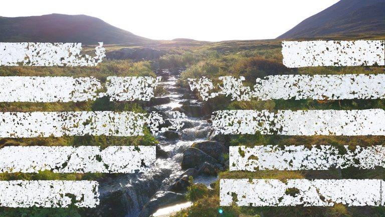 En fjällbäck och spruckna linjer