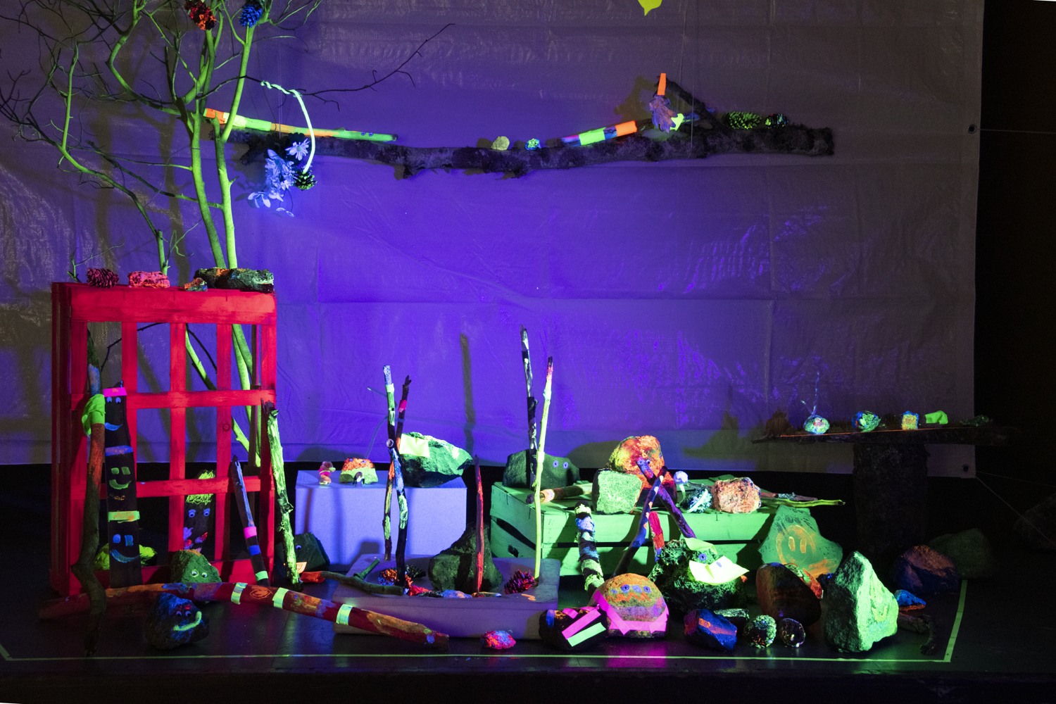 objekt som lyser av fluorescerande färg