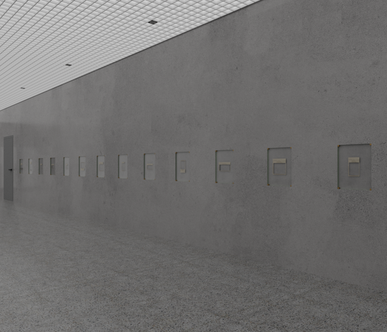 Korridor med gråa väggar och golv. I väggen finns hålrum som om tavlor hade ruttets där och tagits bort. 