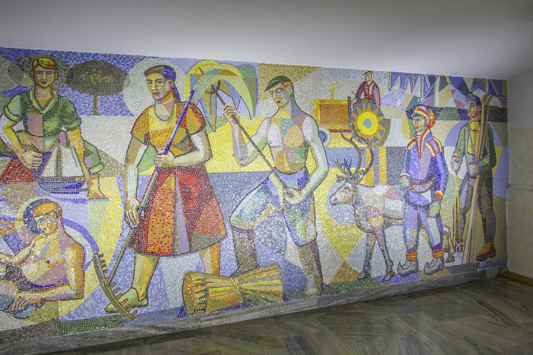 Mosaikvägg med arbetare
