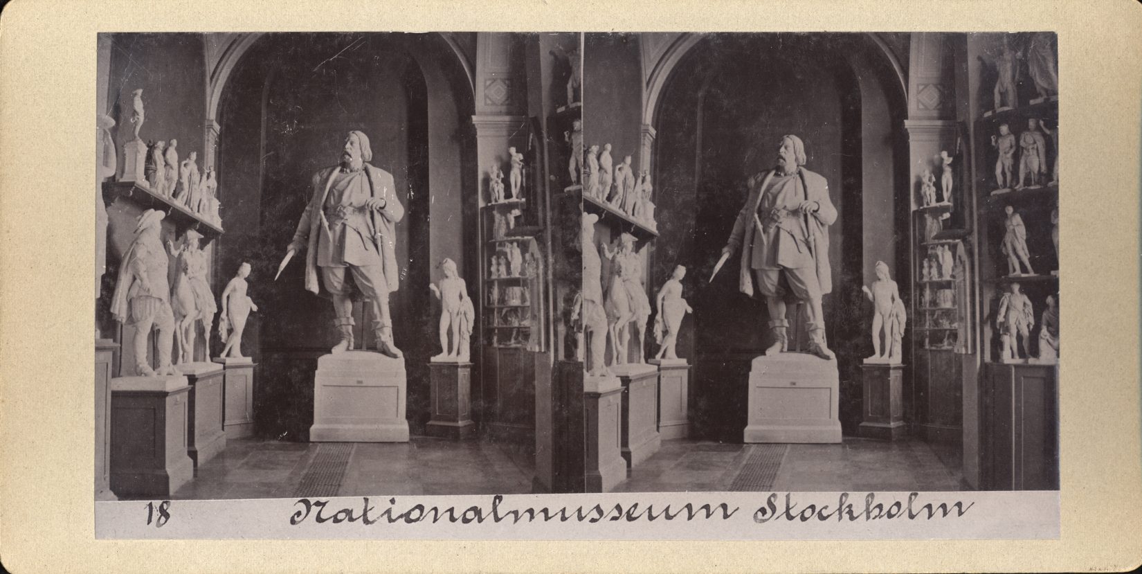 Stereoscopic photo of statues from Nationalmuseum Stockholm. Tekniska Museet/Europeana.